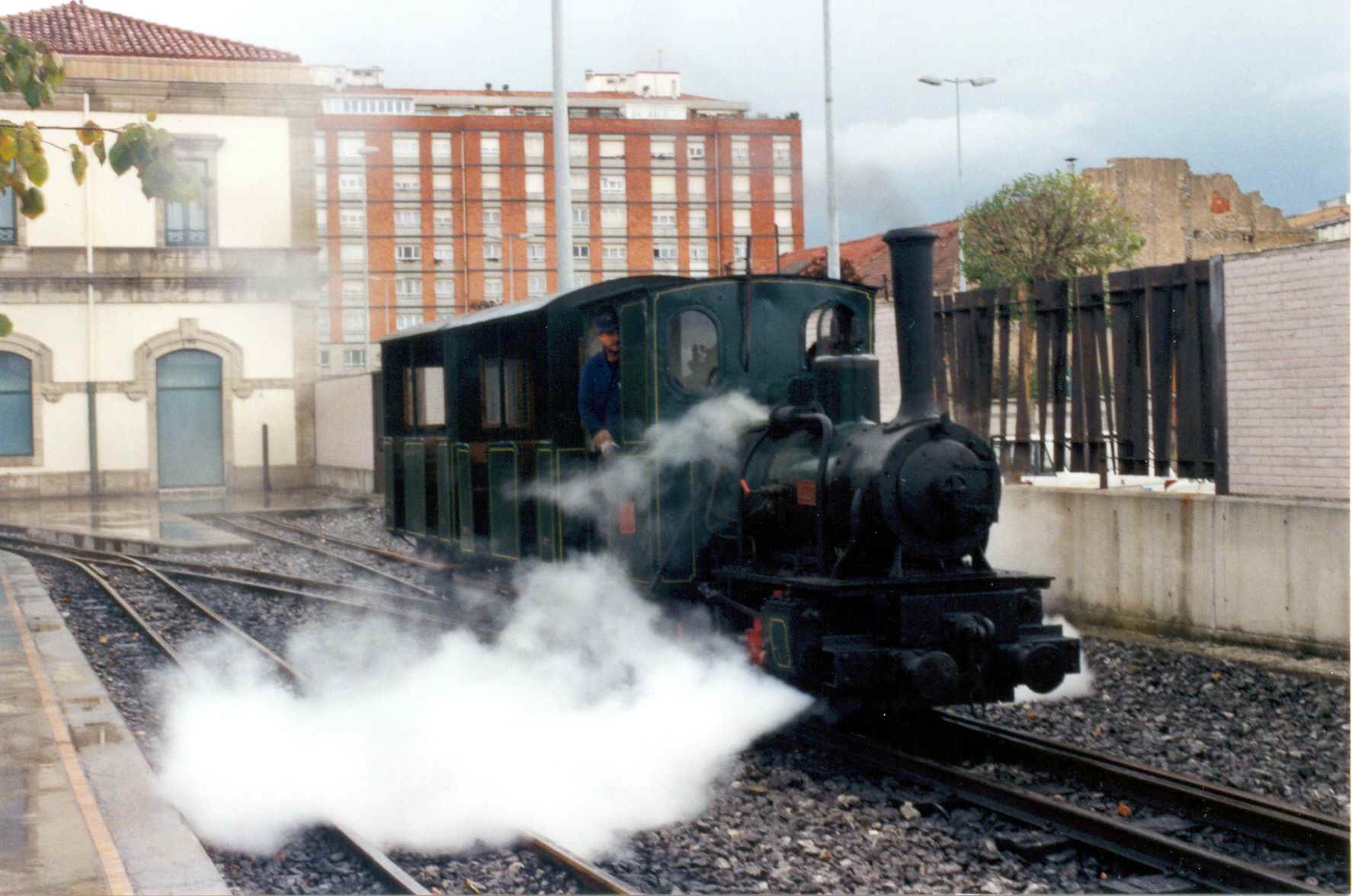 Explorar0010.jpg (166384 bytes)